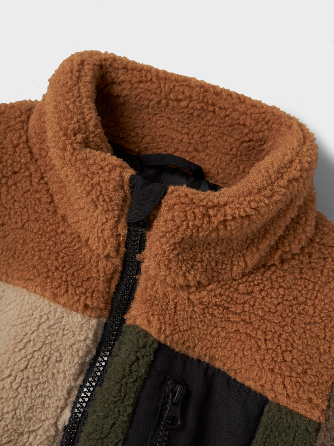 model_shot-front_full